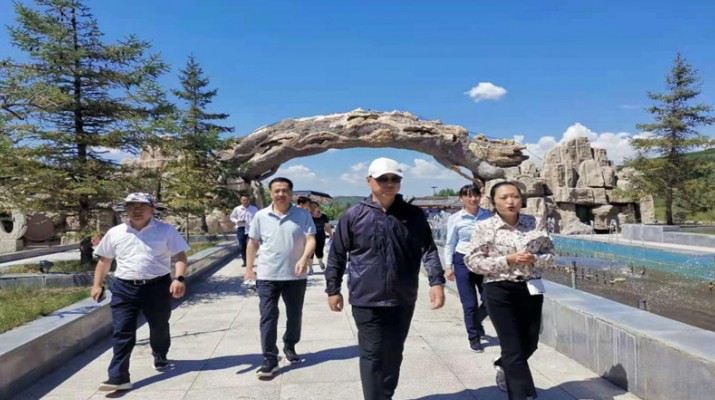 楊宇宏總經(jīng)理在渭河源大景區(qū)調研